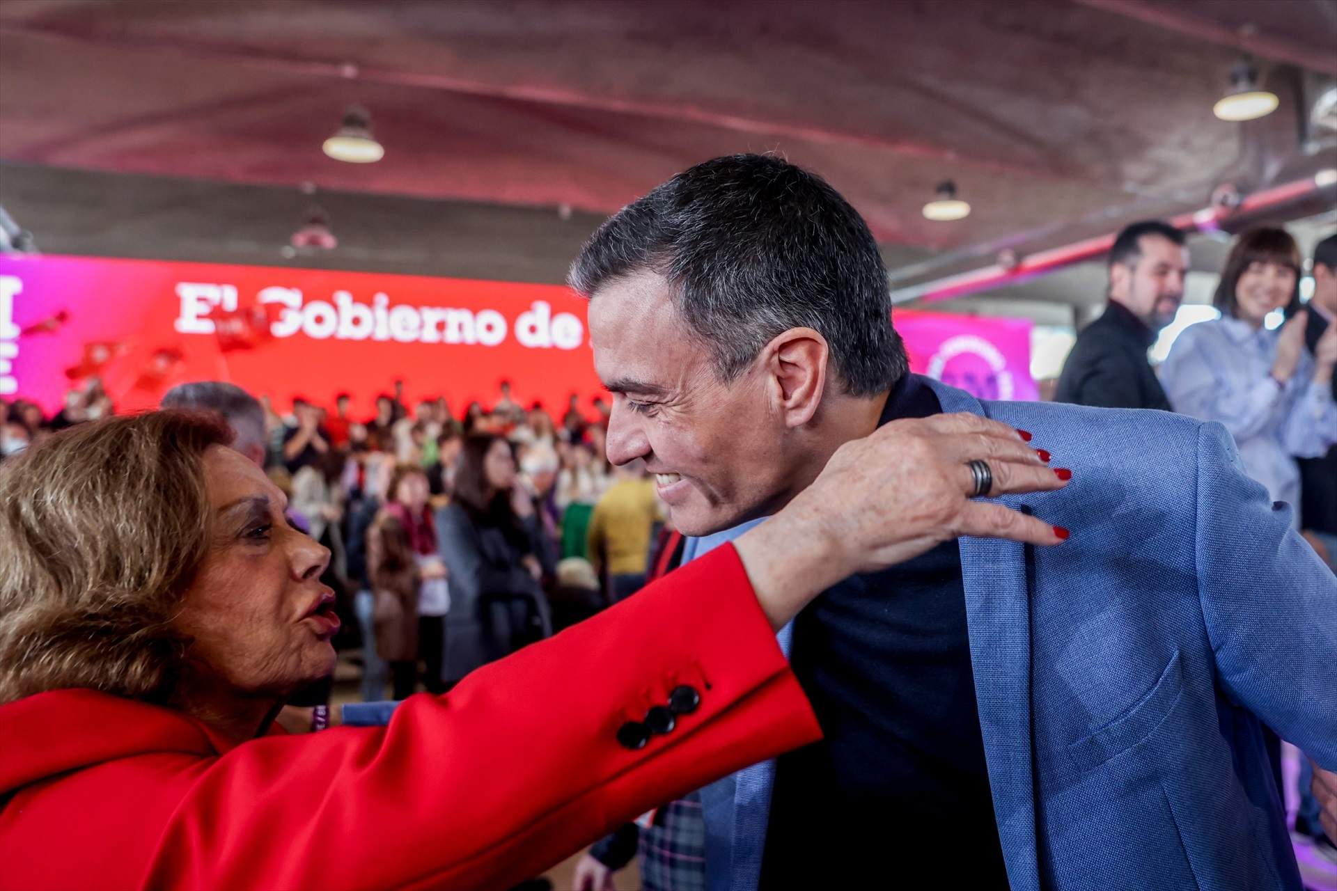 Una històrica dirigent del PSOE d'Andalusia impulsa una campanya per expulsar Felipe González del partit