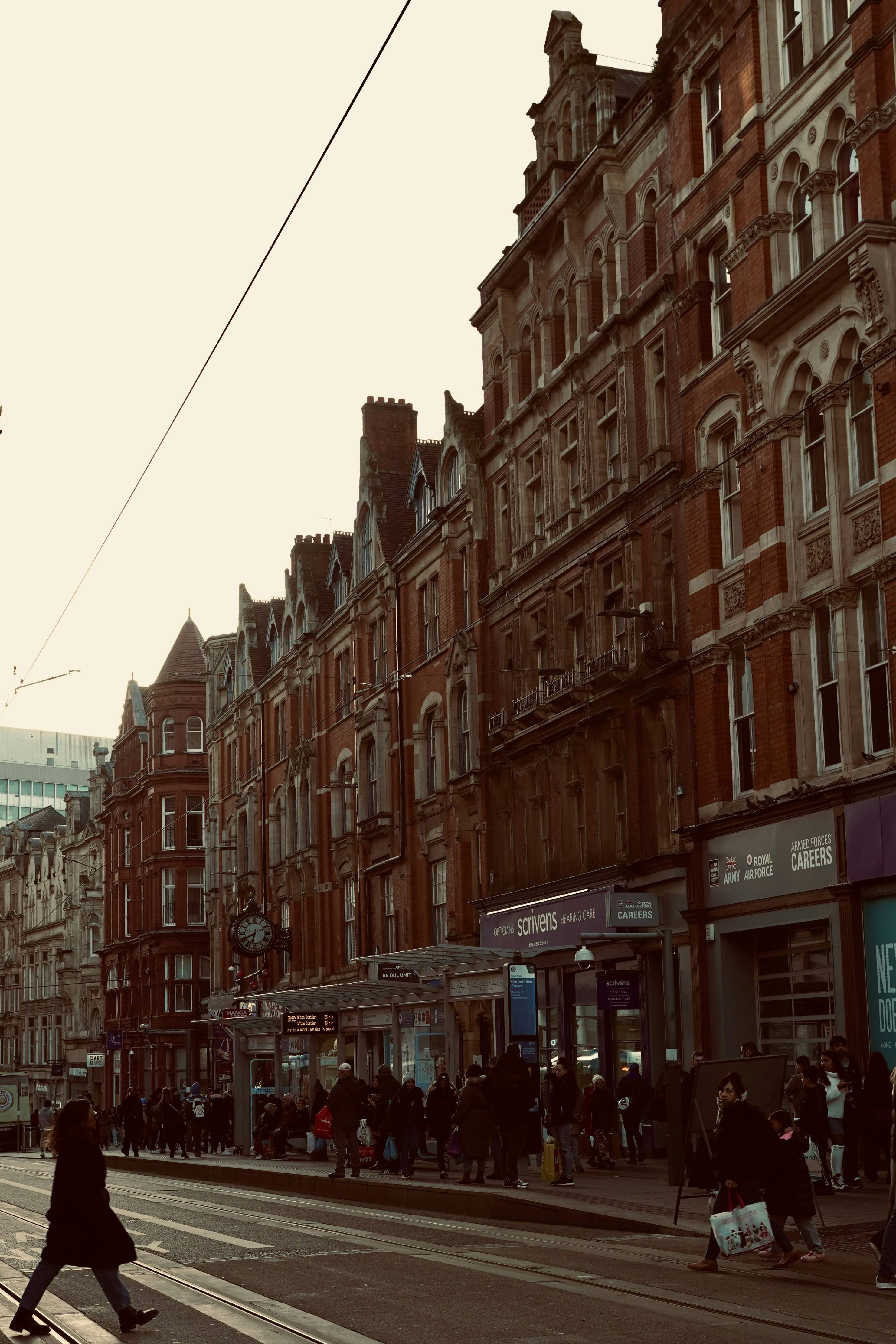Whitechapel després de la posta de sol: passejant amb l’ombra de Jack l'Esbudellador