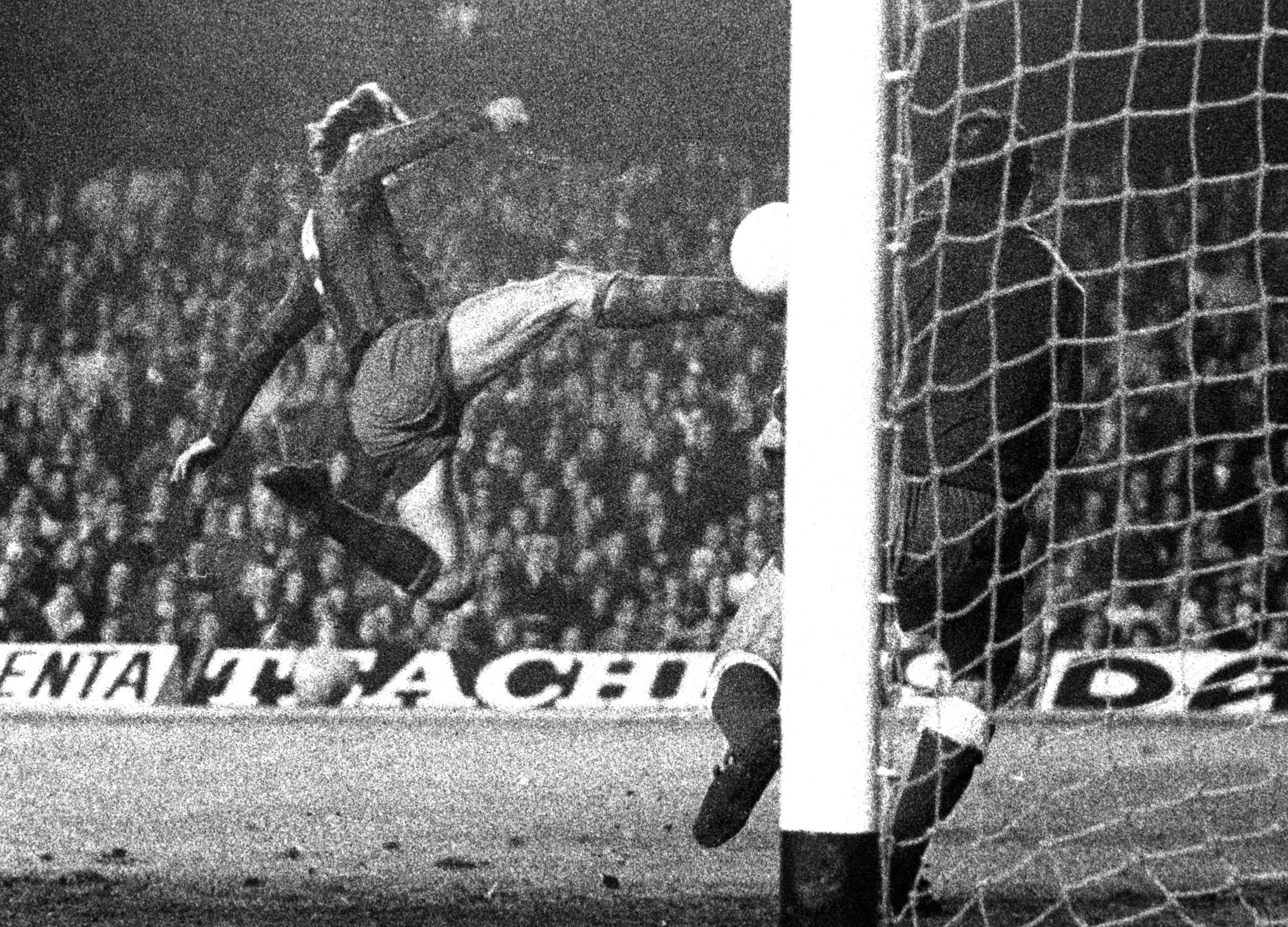 Vídeos: Los 5 mejores goles de Cruyff