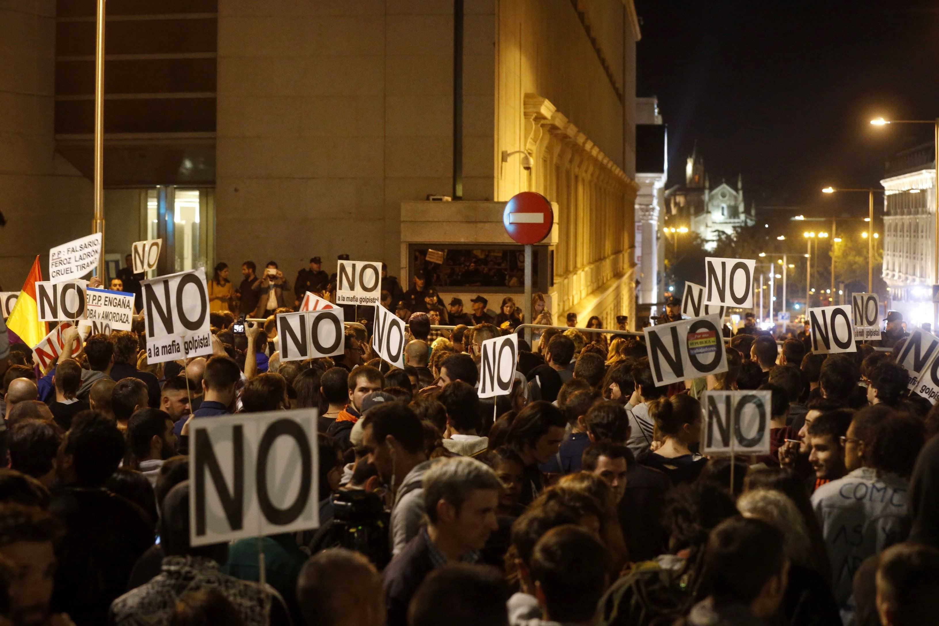 "Encercla el congrés" acaba a cop de consigna i sense incidents destacats