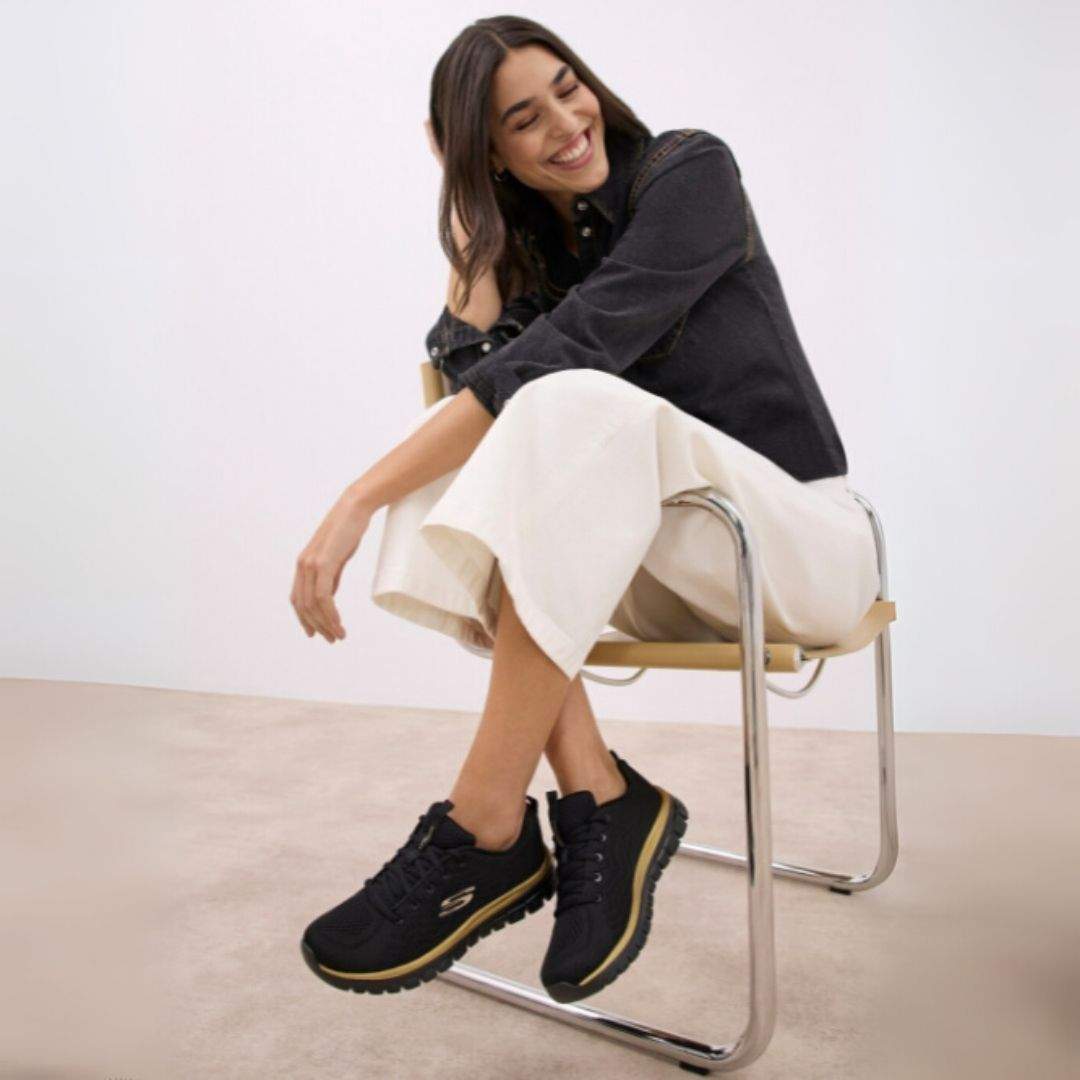 Lo dice una fisioterapeuta: estas zapatillas Skechers alivian el cansancio de los pies