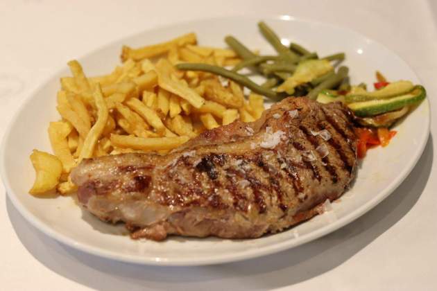 Llom baix a la brasa Foto Jordi Àvila