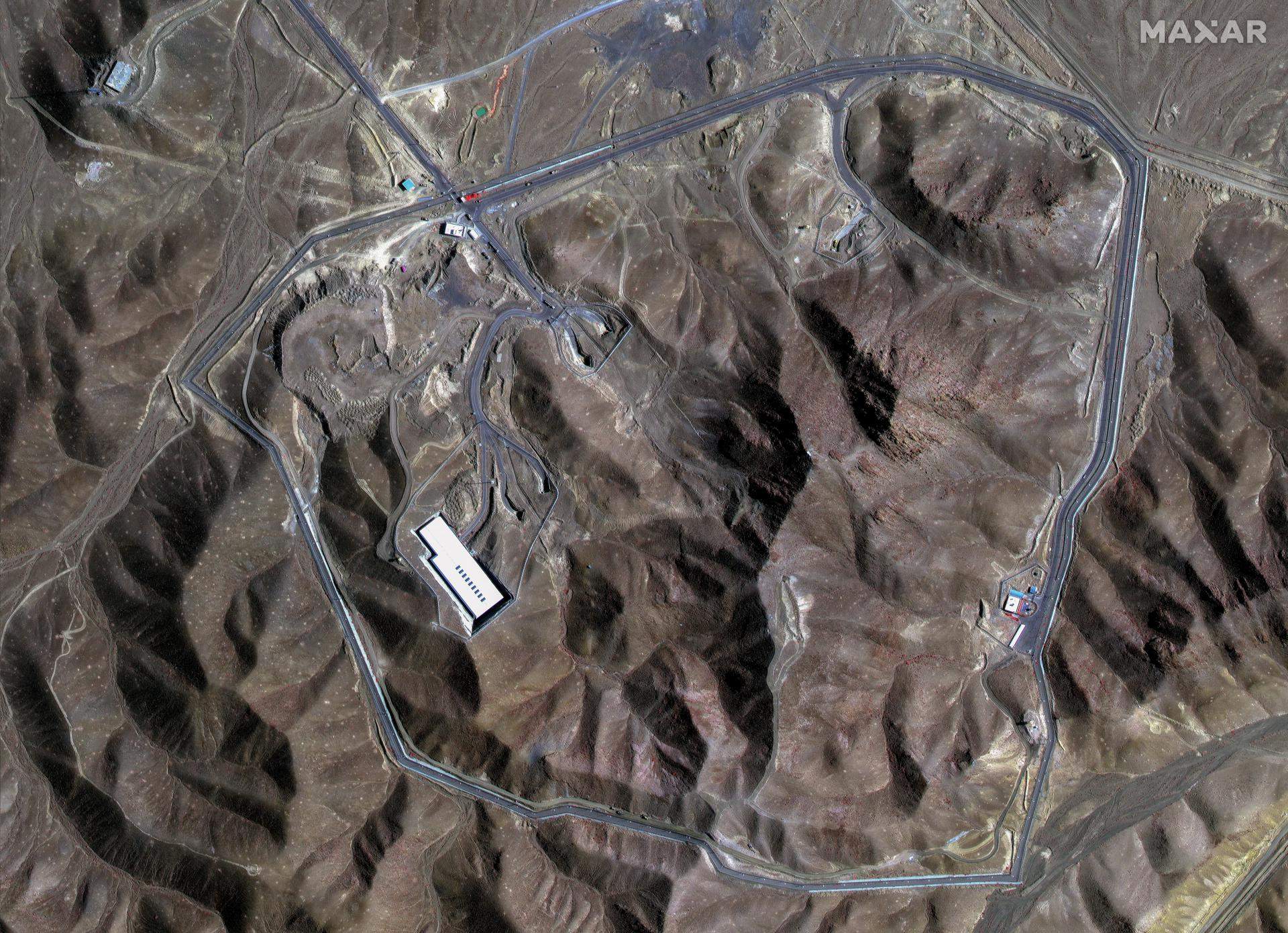 Imatges per satèl·lit revelen treballs en curs a la central nuclear iraniana bombardejada pels EUA