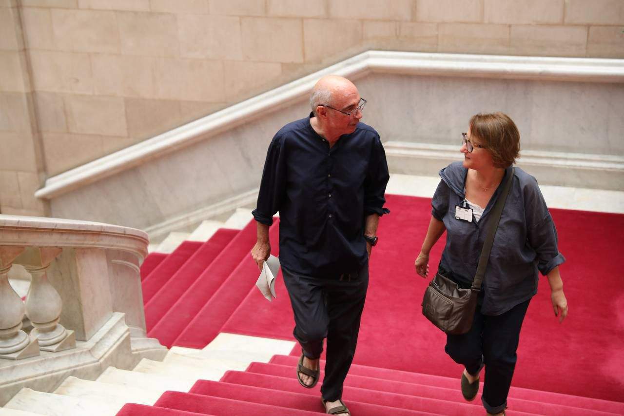 Llach reclama des del Parlament la dimissió de la consellera Parlon per les càrregues a Montserrat