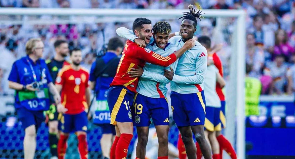 Ferran Torres abre la puerta a Nico Williams: "Me gustaría jugar con él"