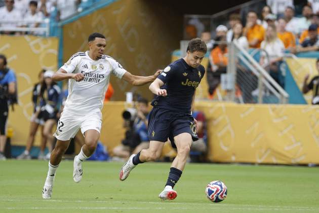Yidliz y Alexander - Arnold, durante el Juventus - Real Madrid del Mundial de Clubs / Foto: EFE