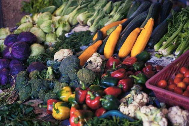 La fruta y verdura ofrece una gran cantidad de nutritientes esenciales / Foto: Unsplash