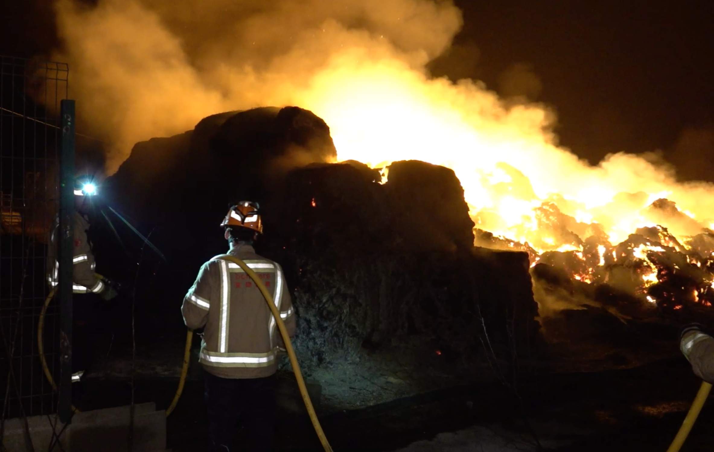Morts atrapats per les flames fugint del foc: els dos joves morts a Coscó s'escapaven d'una granja