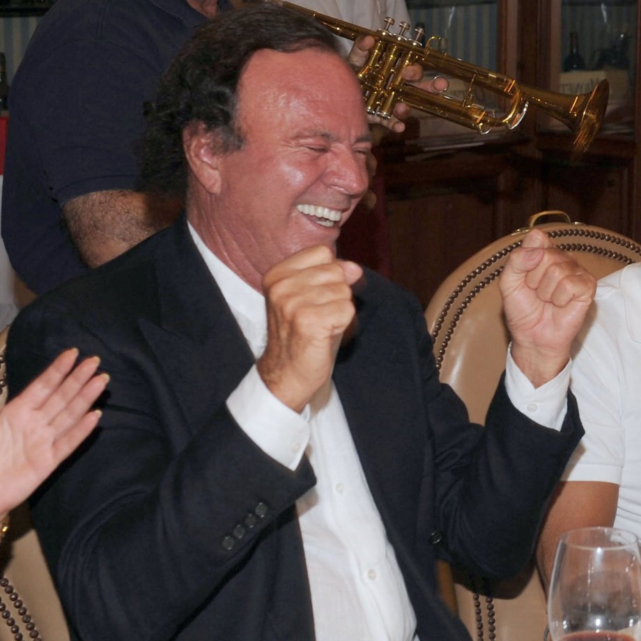 Julio Iglesias ríe GTRES