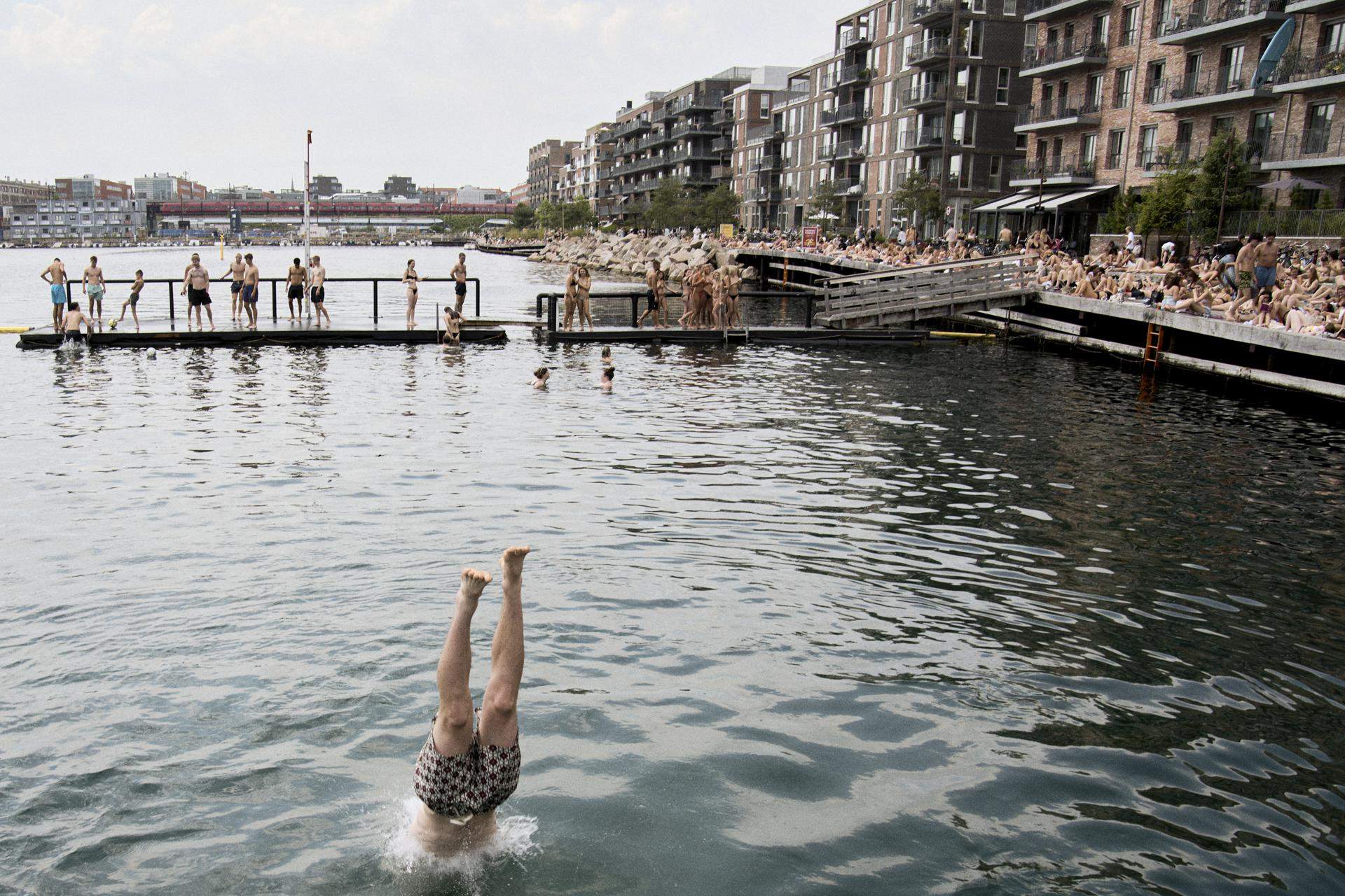Onada de calor extrema a Europa: morts, incendis i polèmica política sobre l’aire condicionat a França