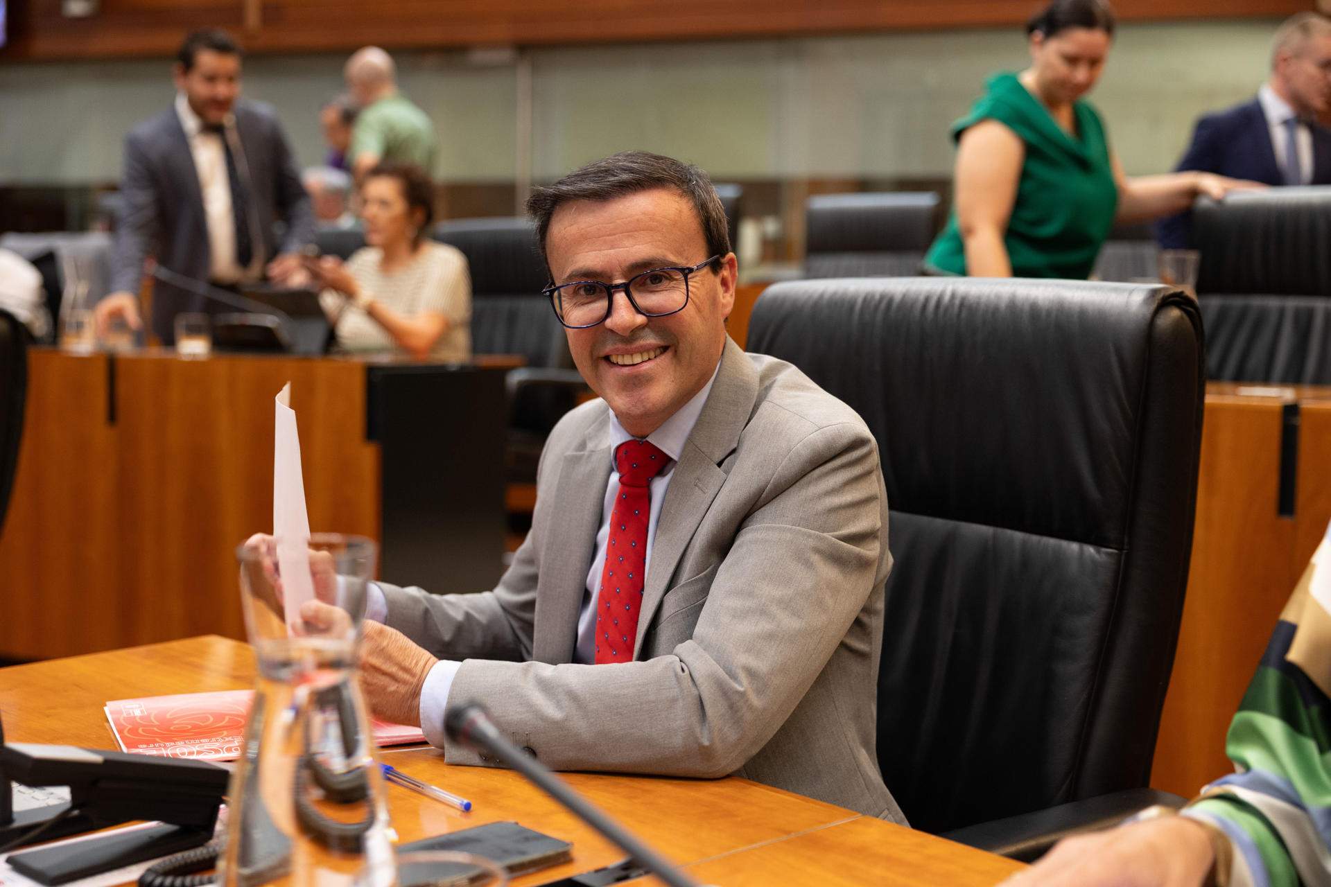 El líder del PSOE extremeño acusa a la jueza de quererse "promocionar” con el caso del hermano de Sánchez