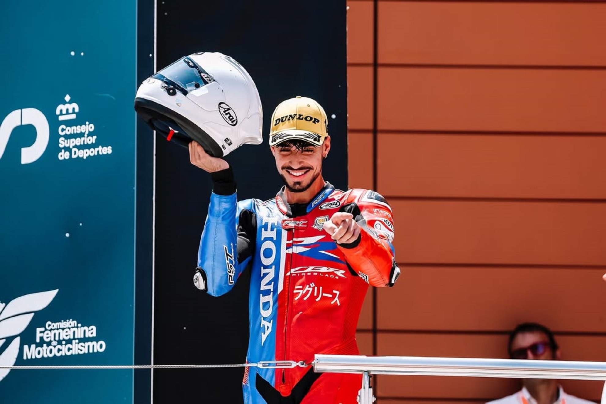 Mor Borja Gómez, pilot de motociclisme de 20 anys, durant un entrenament al circuit de Magny-Cours