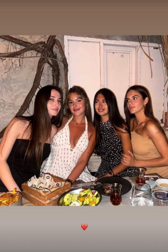 Maria Guardiola amb les amigues a Turquia   Instagram