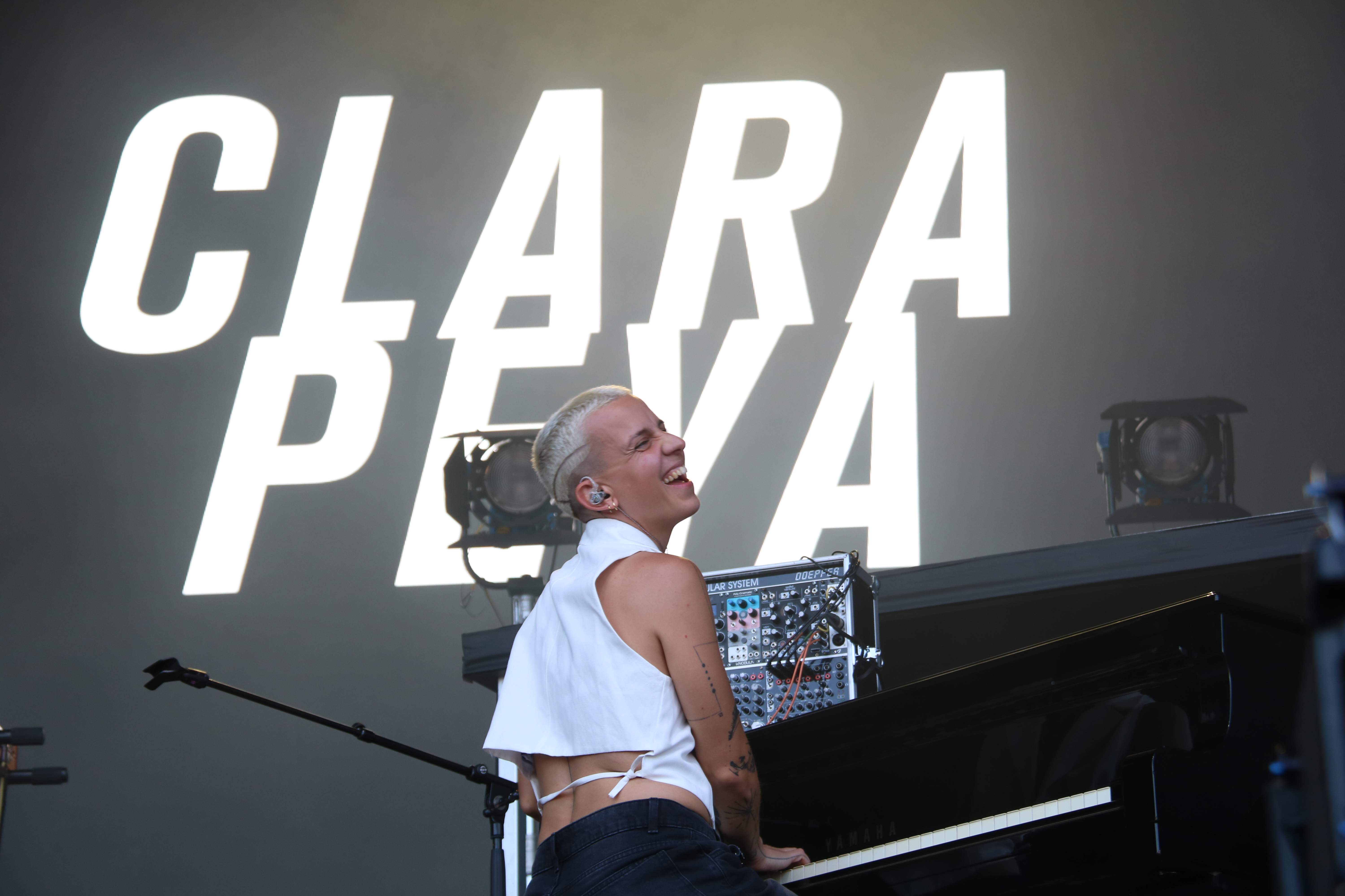 L'art sense concessions de Clara Peya ha aconseguit aturar el temps al Teatre Grec
