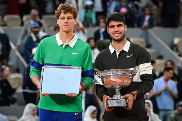 Alcaraz i Sinner després de la final de Roland Garros / Foto: Europa Press Alcaraz i Sinner després de la final de Roland Garros / Foto: Europa Press