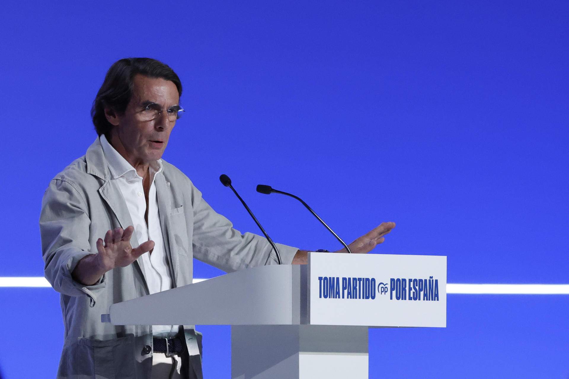 Aznar carga con dureza contra Sánchez: “Si te asocias con presidiarios, no te extrañe acabar en la cárcel”