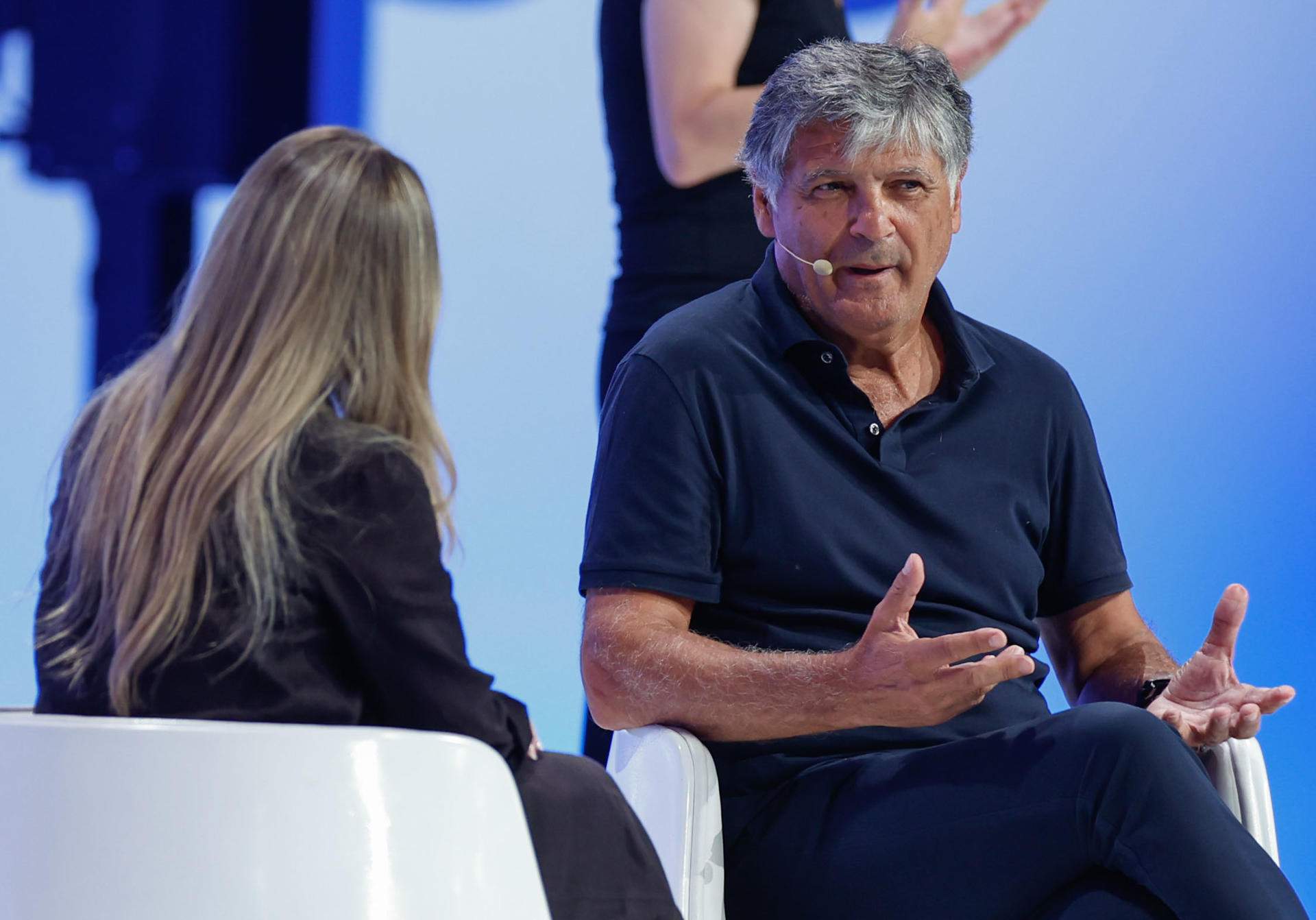 Toni Nadal surt en defensa del català al congrés del PP | VÍDEO