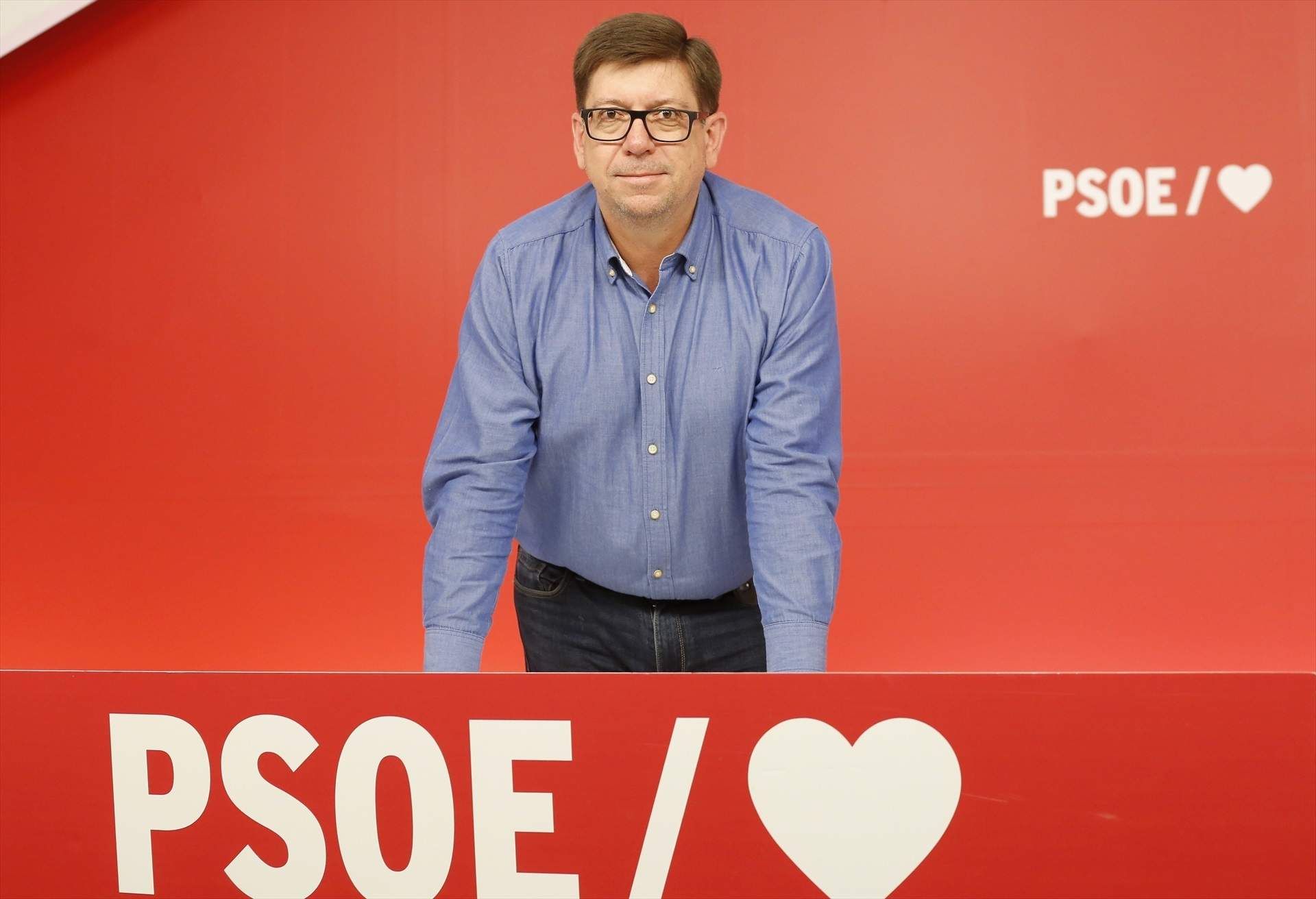 Salazar renuncia a ser a la direcció del PSOE i a un càrrec a la Moncloa per acusacions d'assetjament sexual