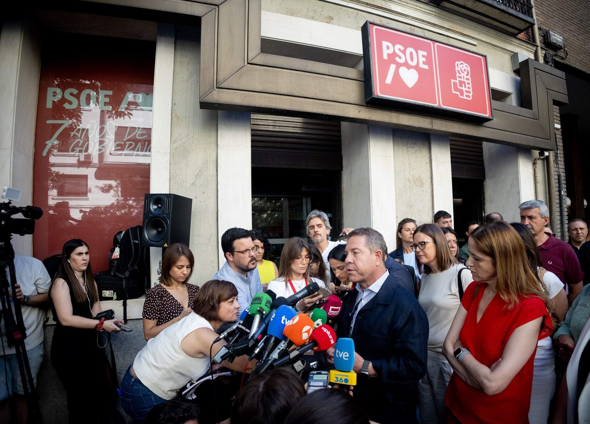 Page estalla contra Sánchez en el comité federal del PSOE y exige "salidas, no escapatorias"