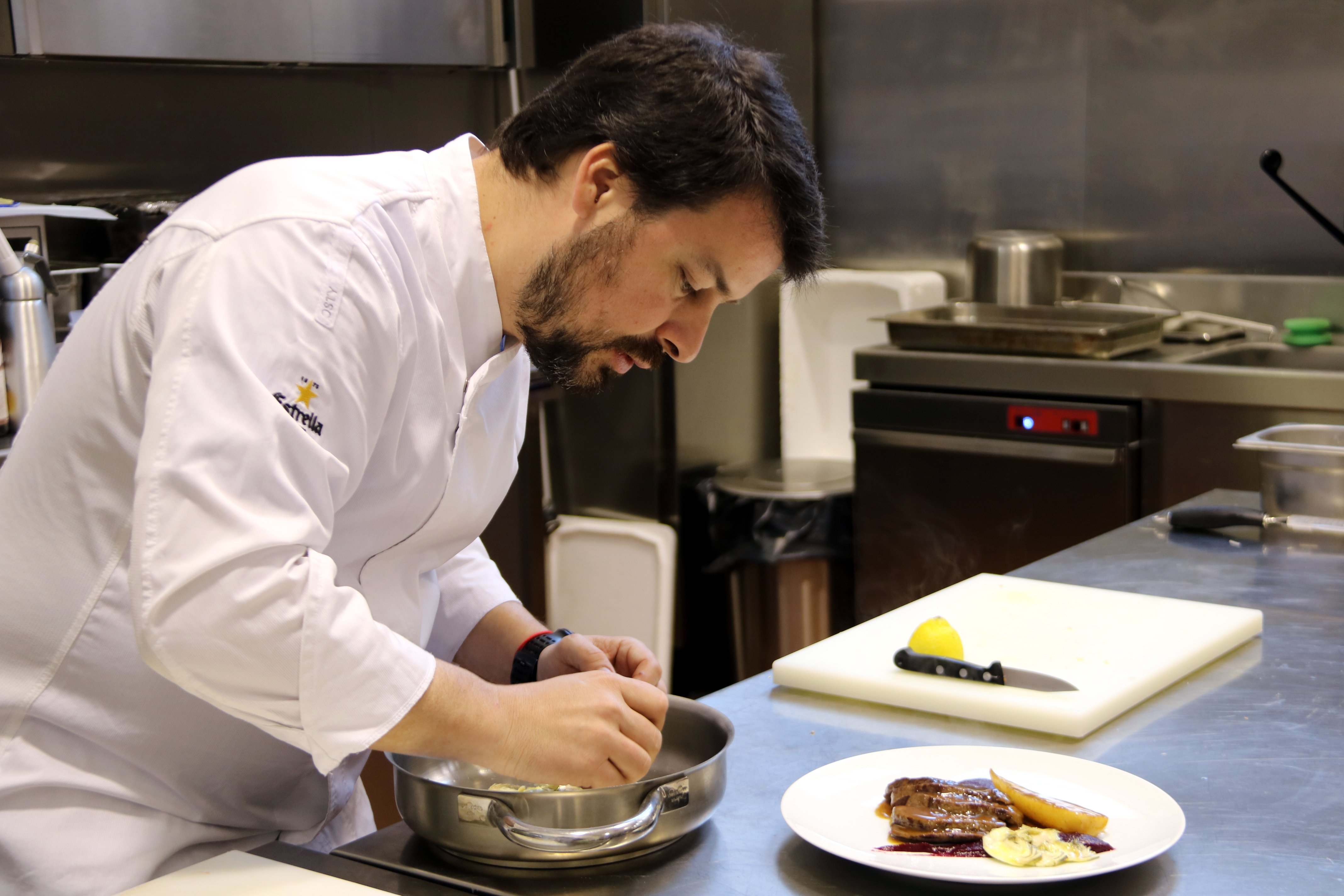 Campaña contra un chef catalán por dar apoyo a un vino por la libertad de los presos