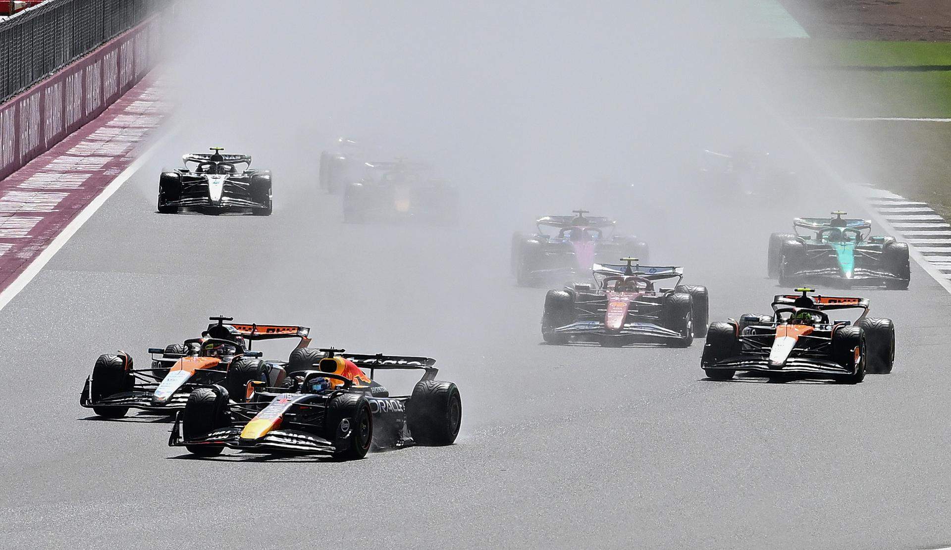 Norris aprofita els errors de Piastri i de Verstappen i regna en el caos de Silverstone