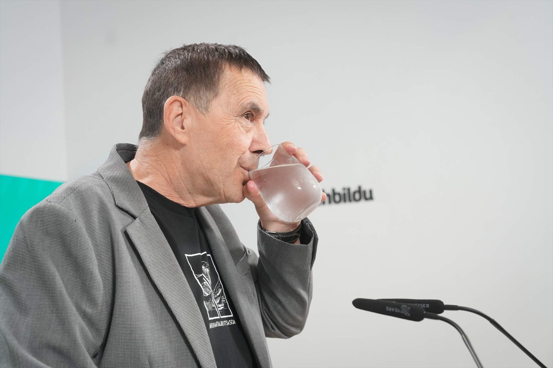 Otegi respon al cordó sanitari que Feijóo vol imposar a EH Bildu: “Per Euskal Herria no hi passareu”
