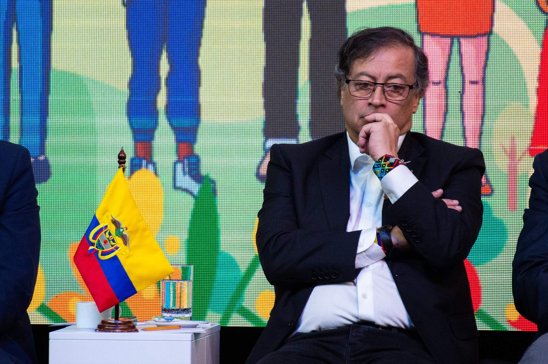 Colòmbia ingovernable: Petro trampeja dimissions, corrupció, violència i complots per fer-lo fora