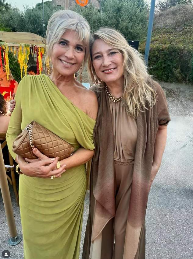Júlia Otero vestida de madre de la novia, Instagram Júlia Otero vestida de madre de la novia, Instagram