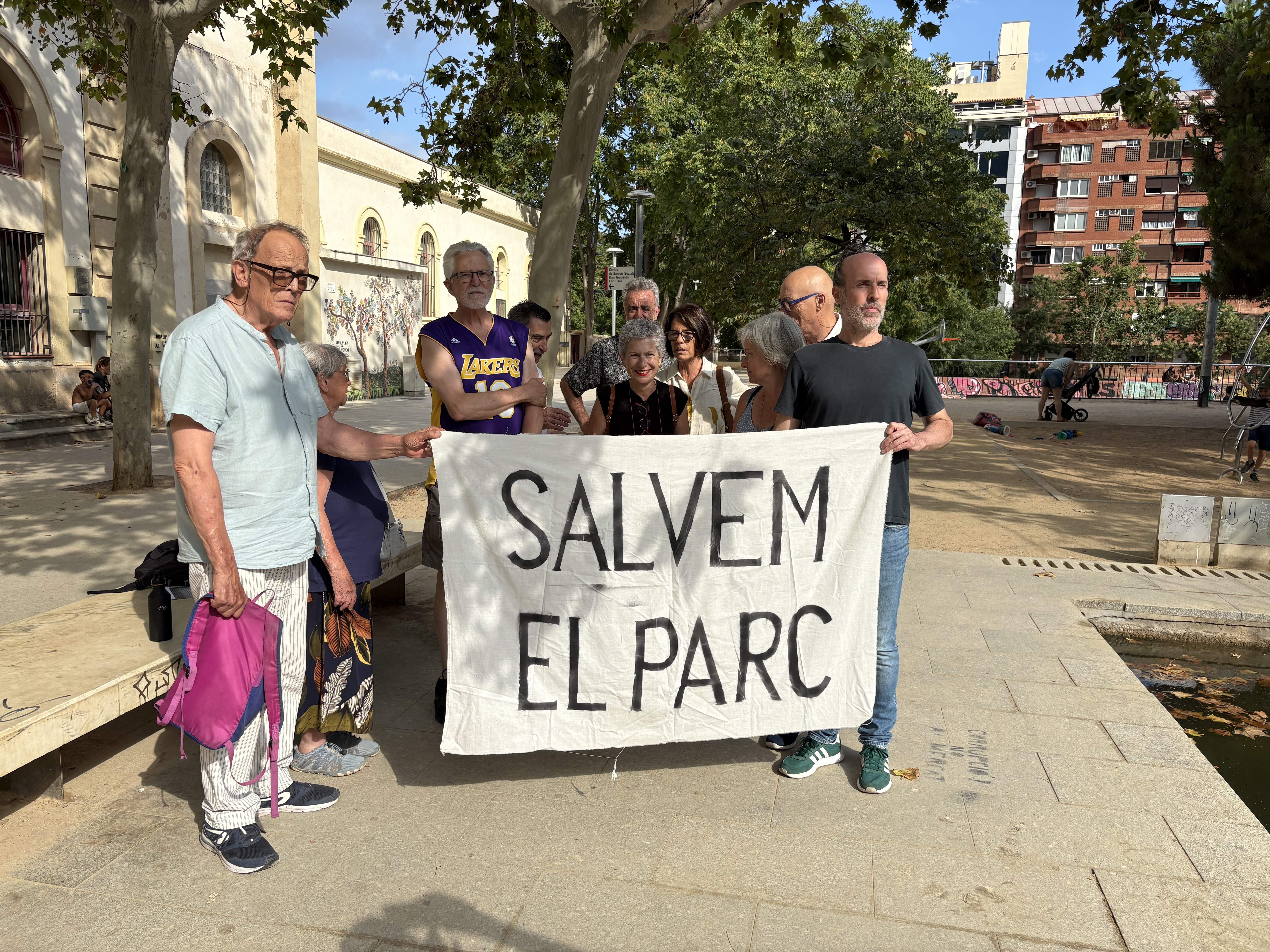 Reclaman cautelarísimas para frenar el traslado del Mercat de l'Estrella a los Jardins del Baix Guinardó