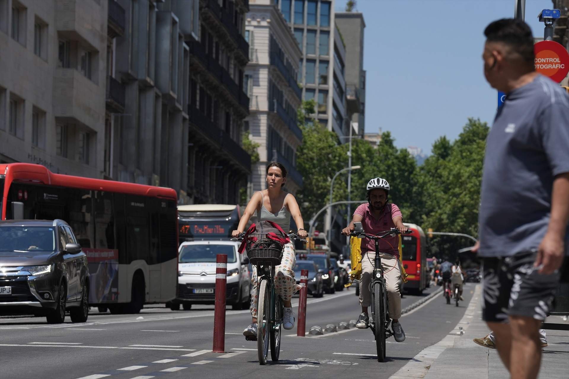 Reclamen doble carril bici a la Via Laietana: “Anar contra direcció és reivindicar seguretat”