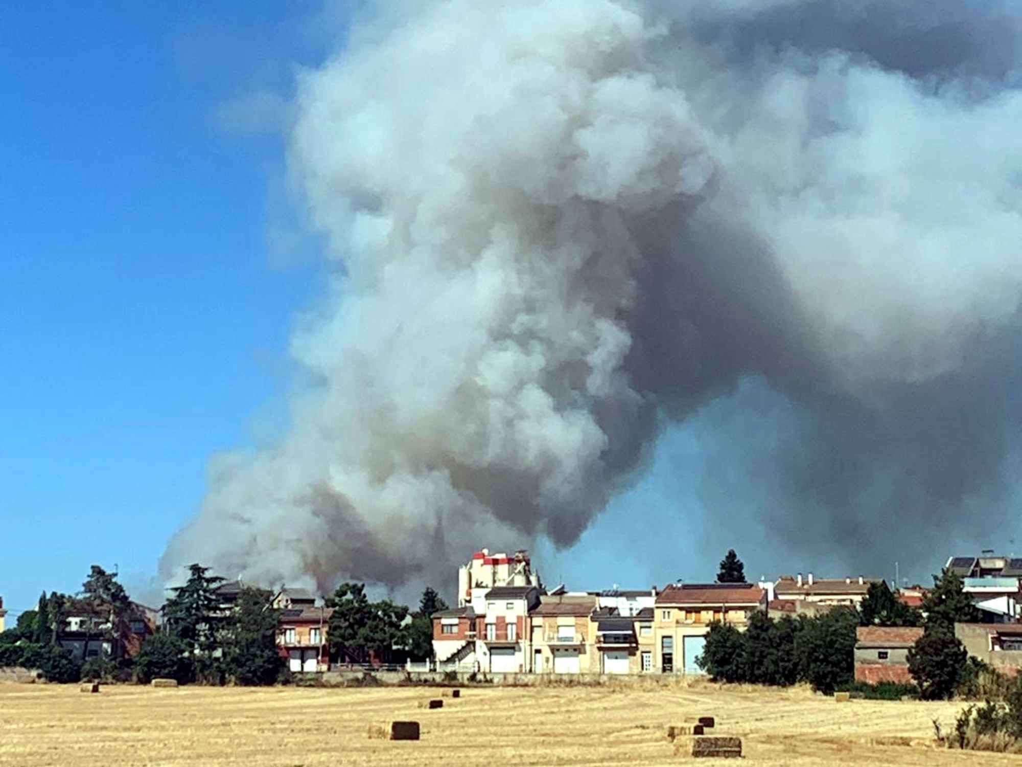 Estabilitzat l'incendi a l'Anoia que ha obligat a confinar algunes masies aïllades de tres pobles