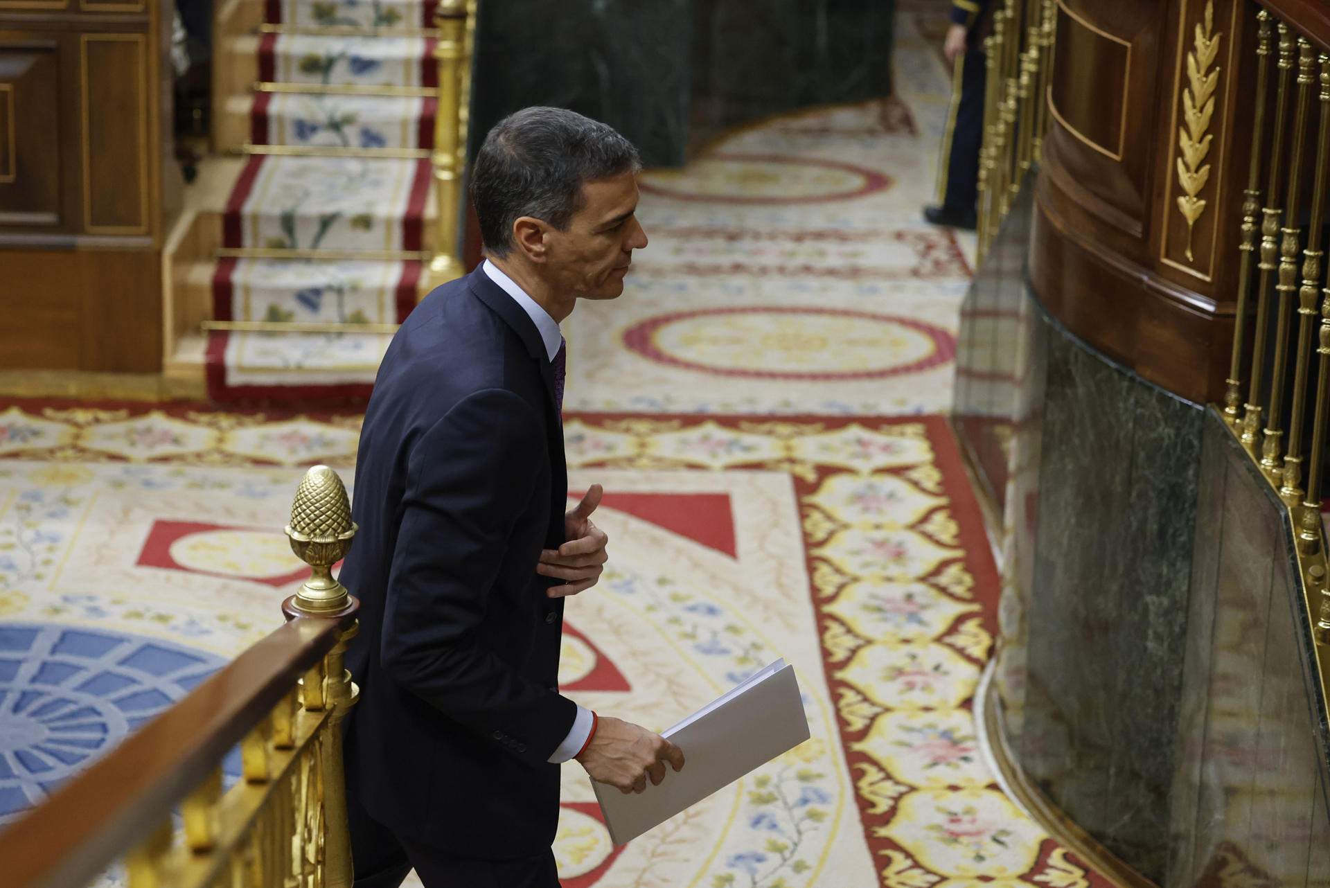 Sánchez asegura ahora que ha valorado dimitir: "Soy un político limpio; no tiro la toalla"