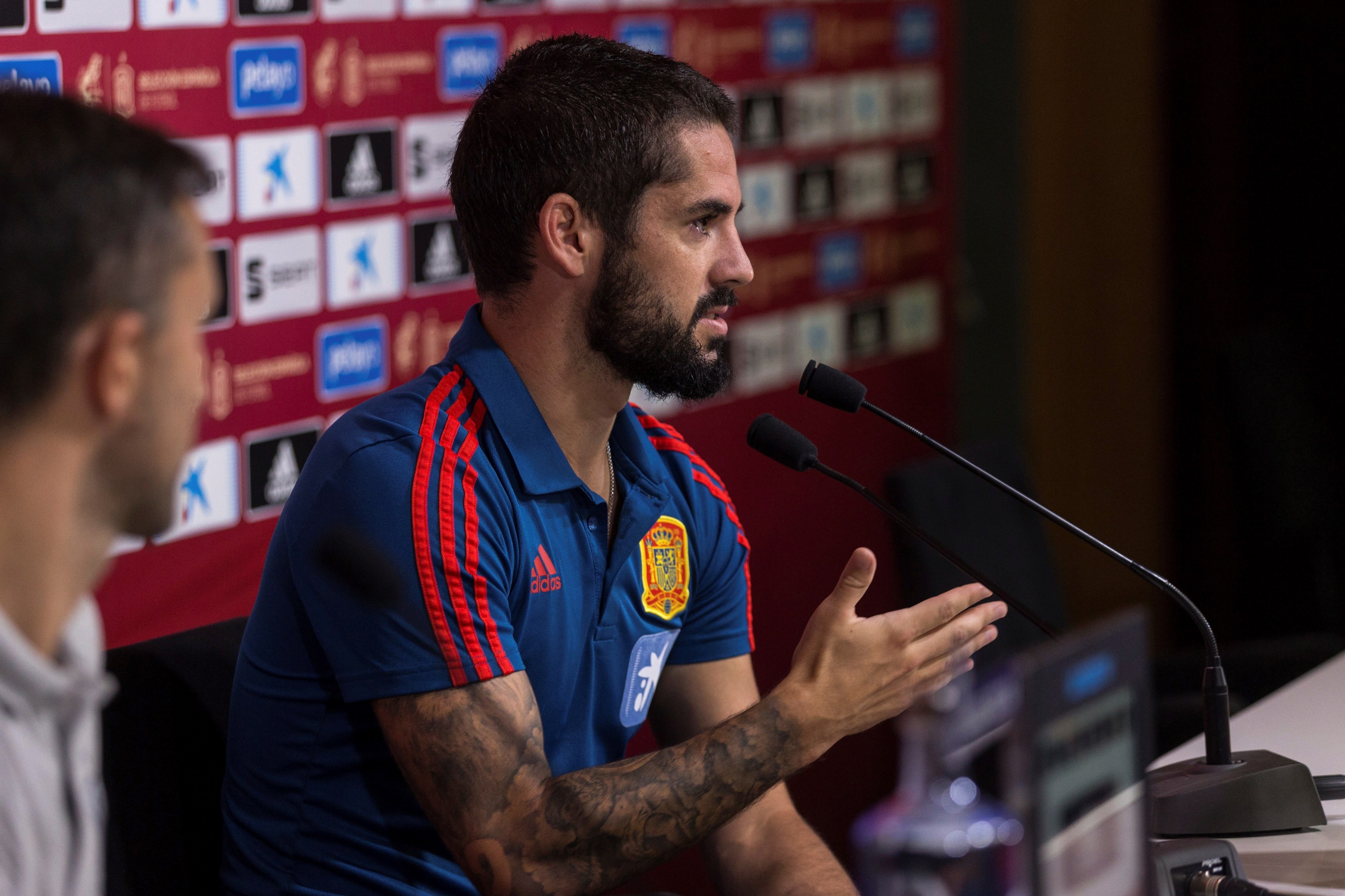 Isco se pasa de irrespetuoso y responde duramente a un periodista