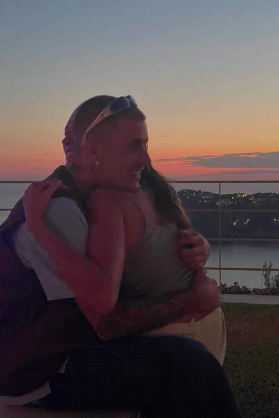Justin Bieber y Hailey abrazados Instagram Justin Bieber y Hailey abrazados Instagram