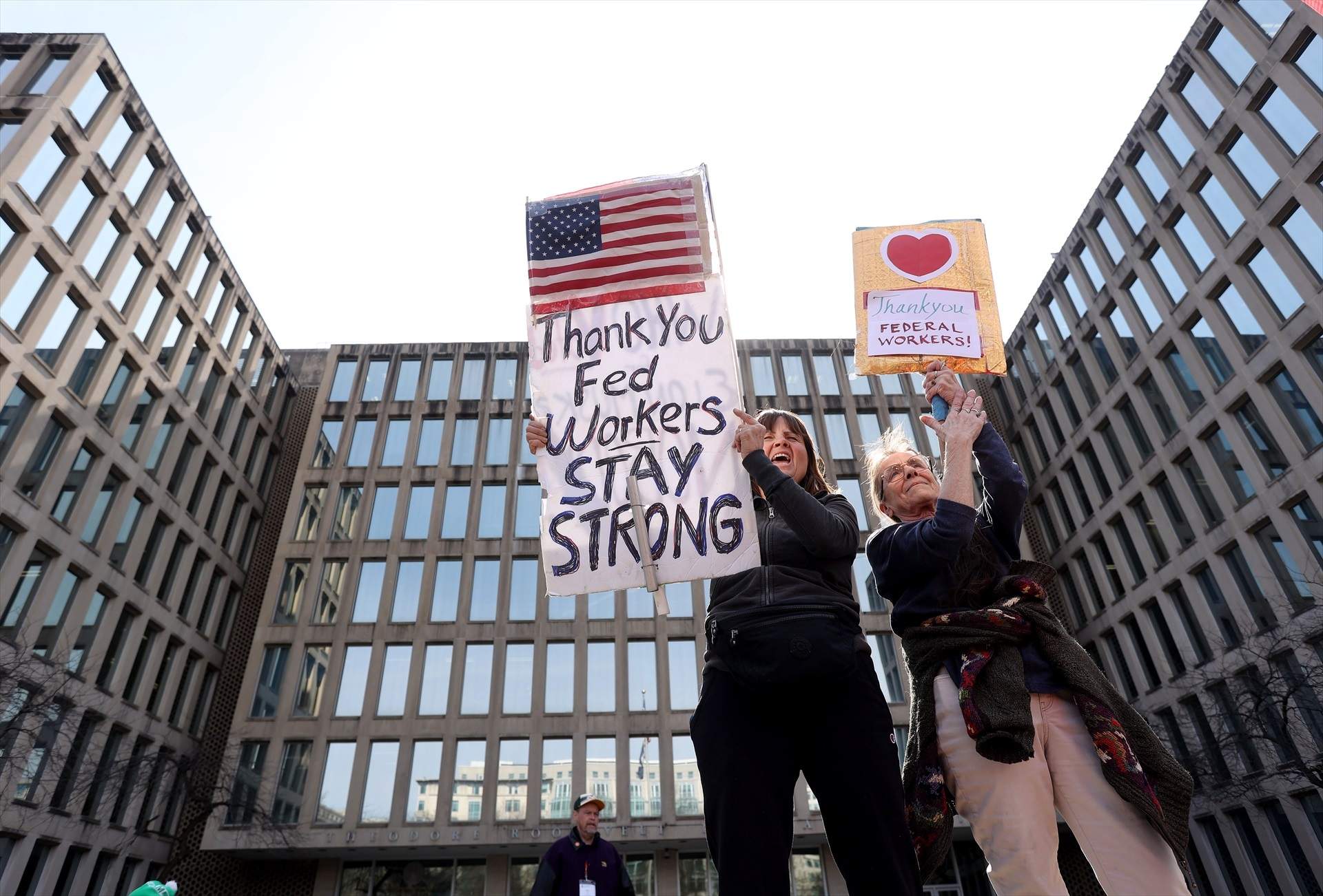El Tribunal Suprem dels EUA dona llum verda als acomiadaments massius de funcionaris de Trump