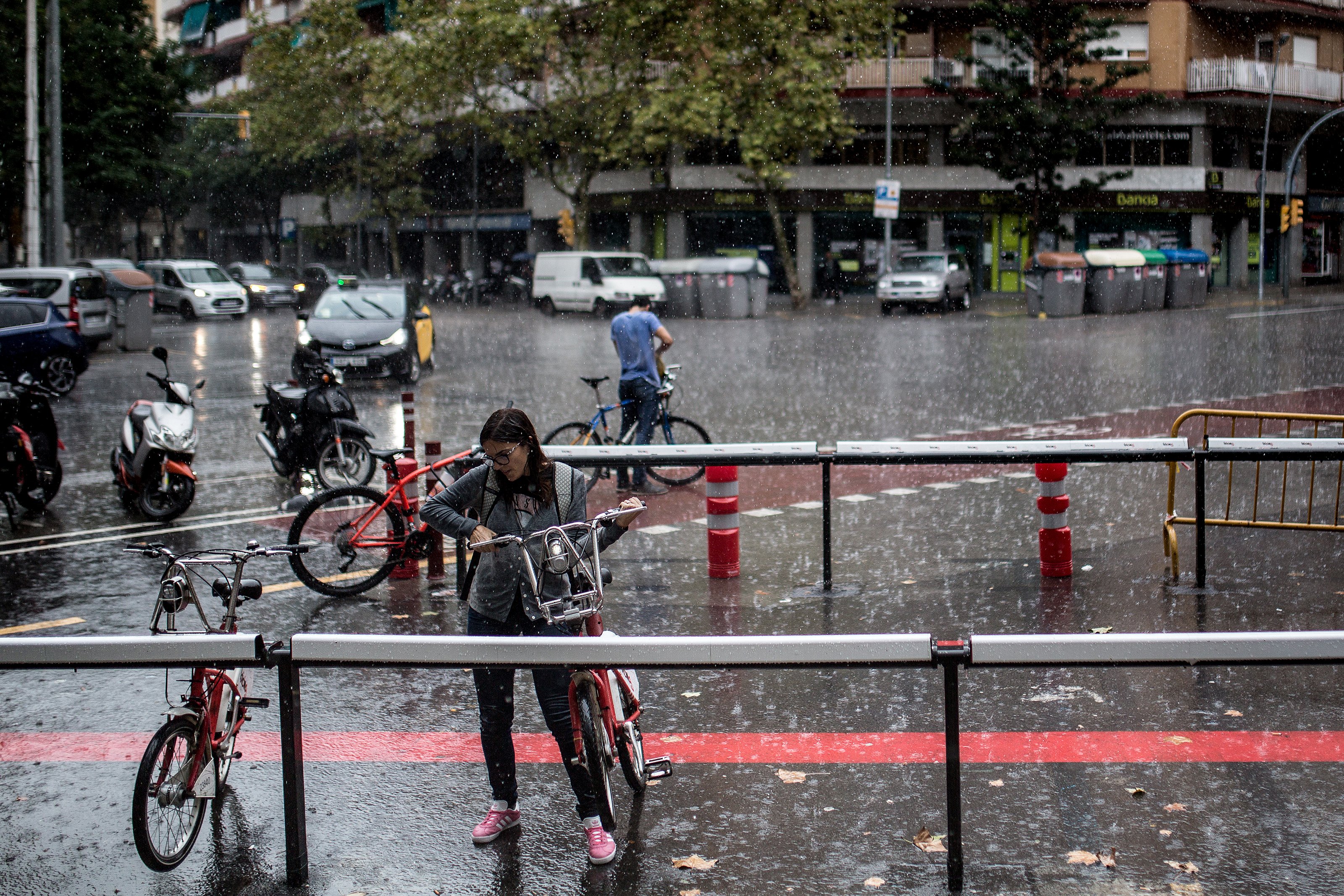 Protecció Civil manté l'alerta per inundacions al litoral
