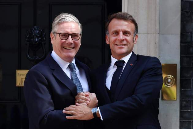Keir Starmer, primer ministre britanic, i Emmanuel Macron, president frances / Efe Keir Starmer, primer ministre britanic, i Emmanuel Macron, president frances / Efe