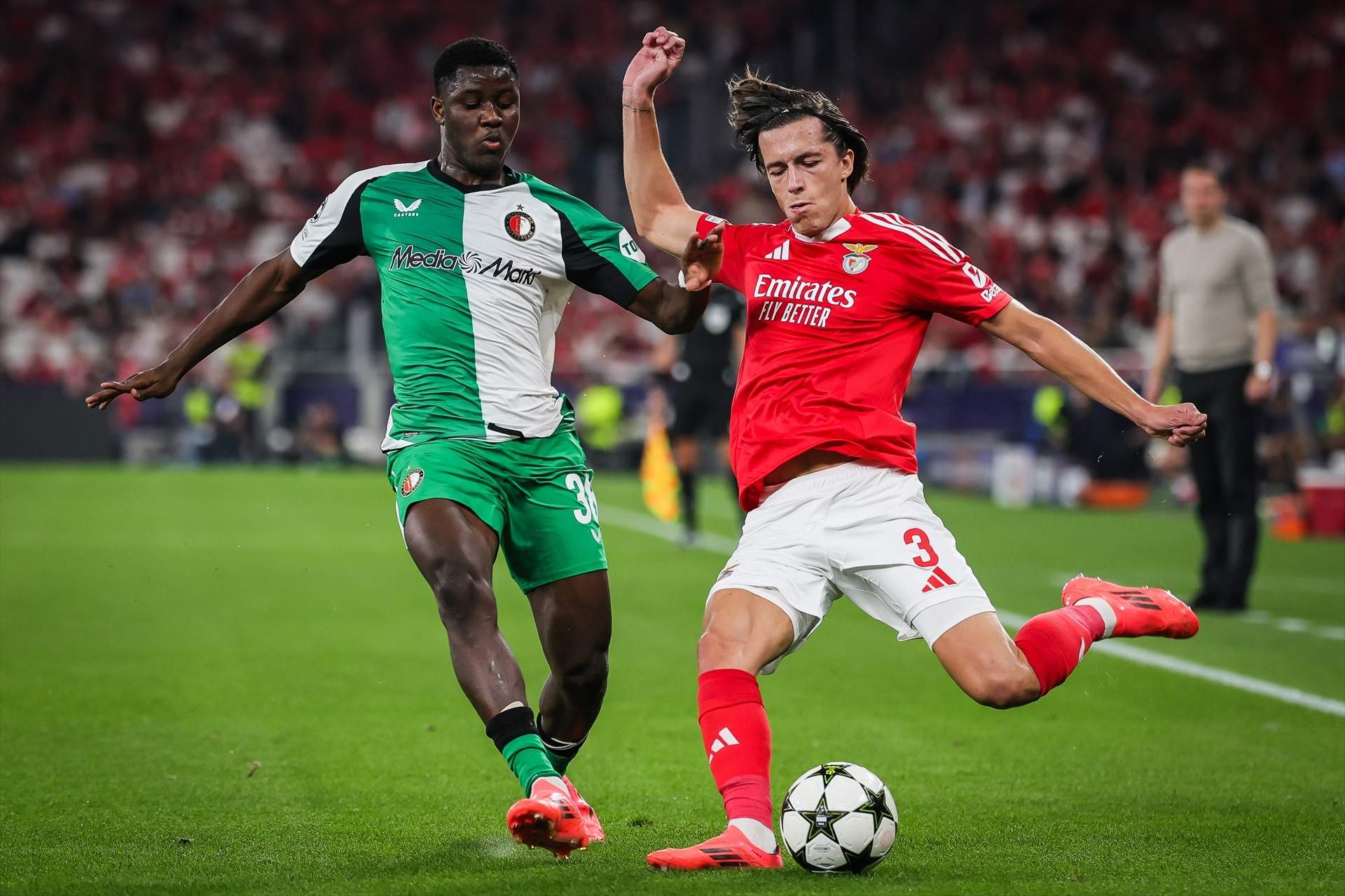 Álvaro Carreras en un partit amb el Benfica / Foto: Europa Press