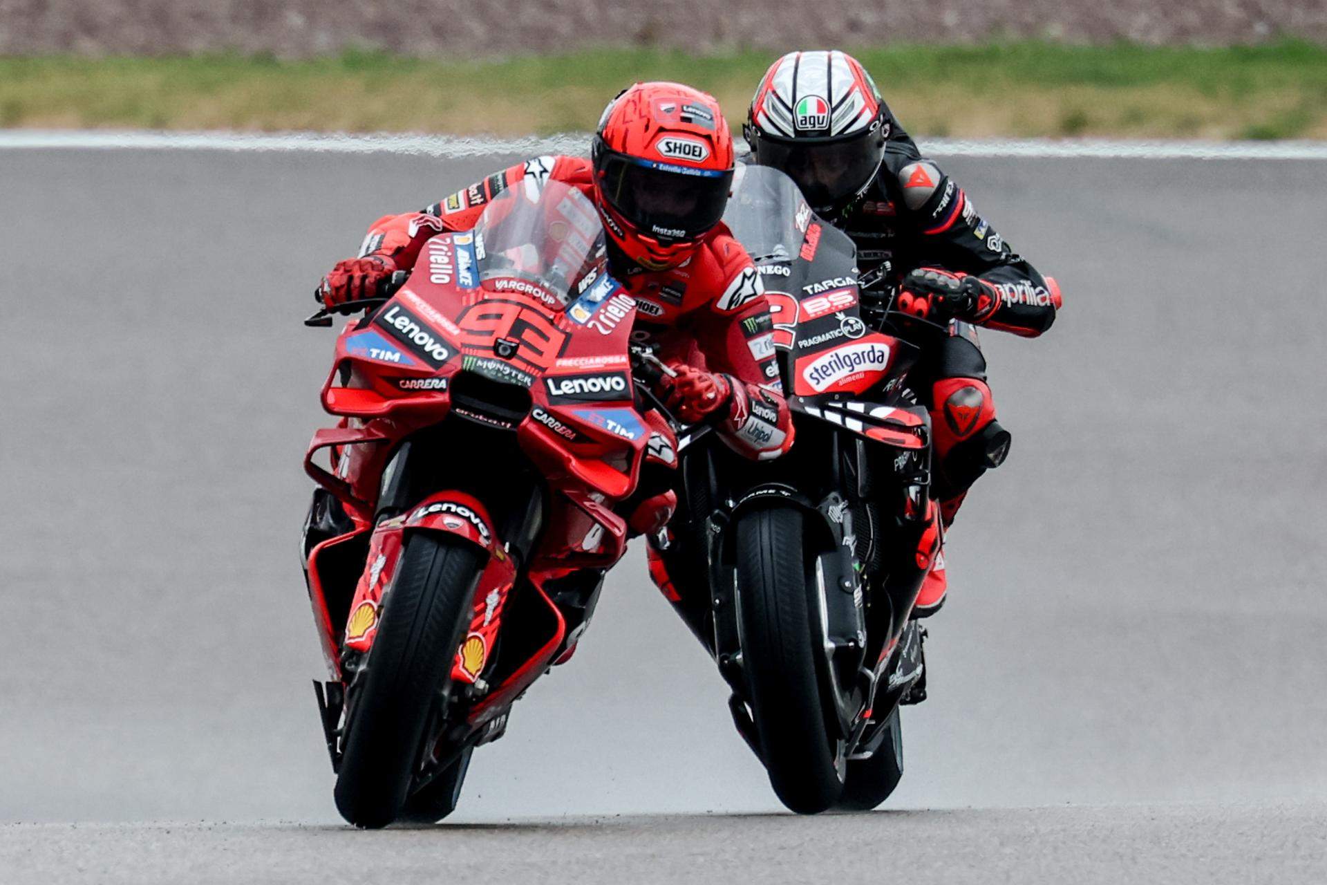Marc Márquez Marco Bezzecchi sprint Sachsenring 2025 / Foto: EFE