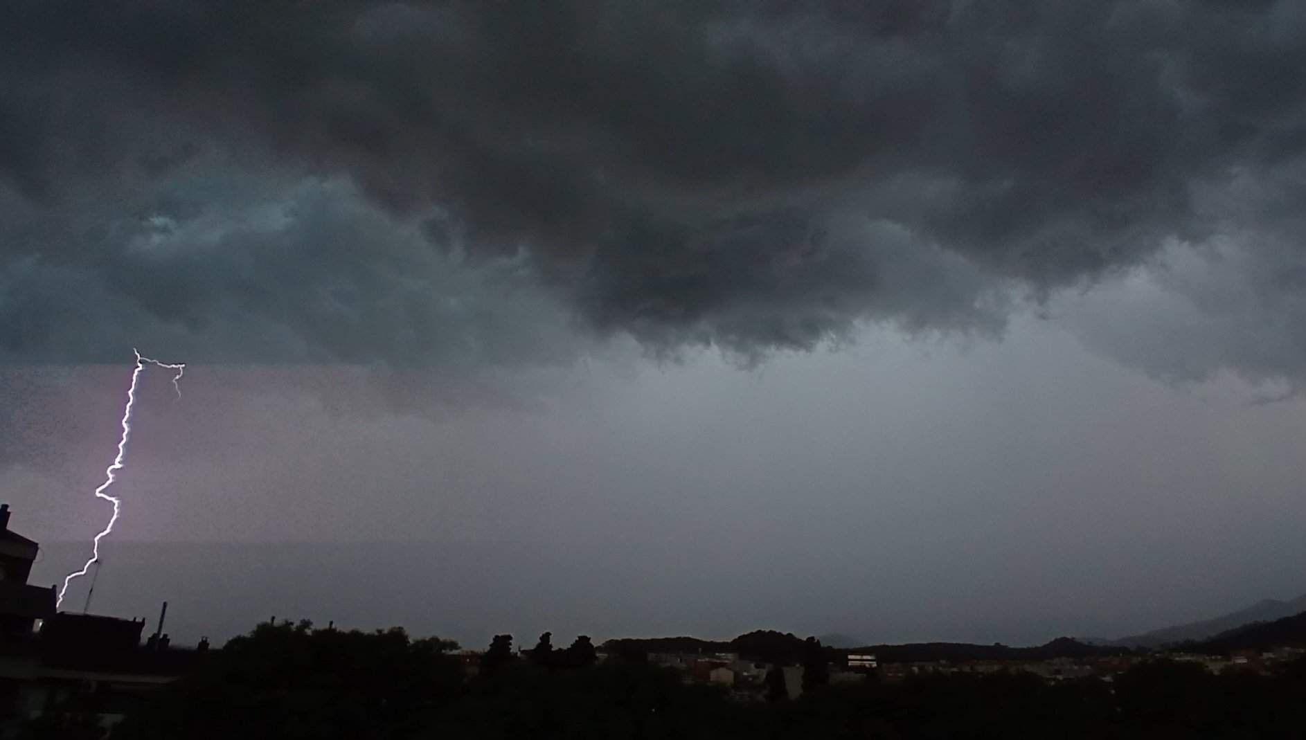 Última hora de la DANA en Catalunya: diluvios y tiempo violento antes de que vuelva el verano