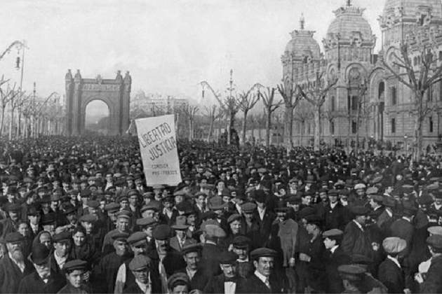 Manifestació del Tancament de Caixes (1899) / Font: Wikimedia Commons Manifestació del Tancament de Caixes (1899) / Font: Wikimedia Commons