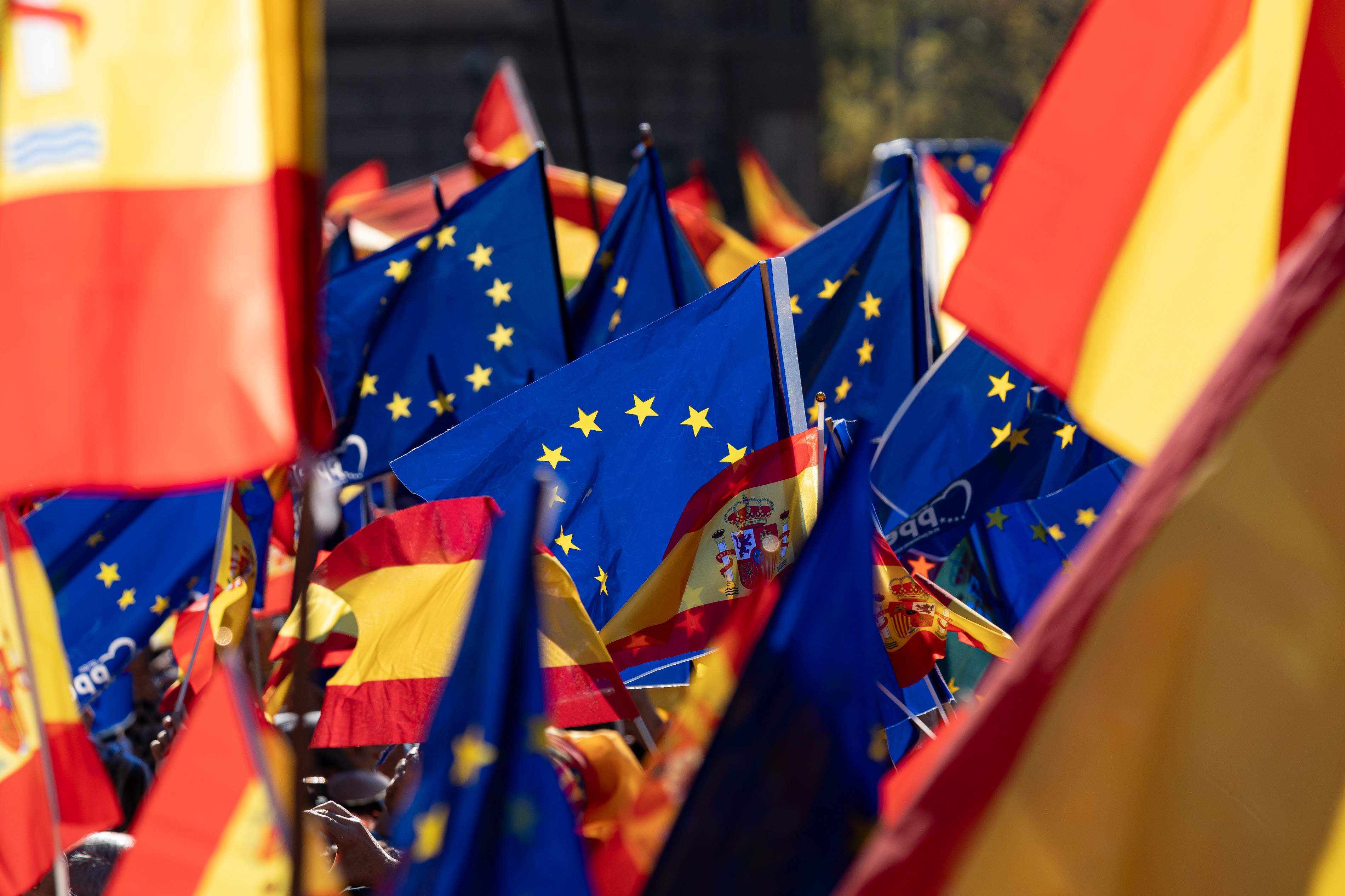 Las portadas no tienen mucha fe en Pedro Sánchez, pero sí en Europa