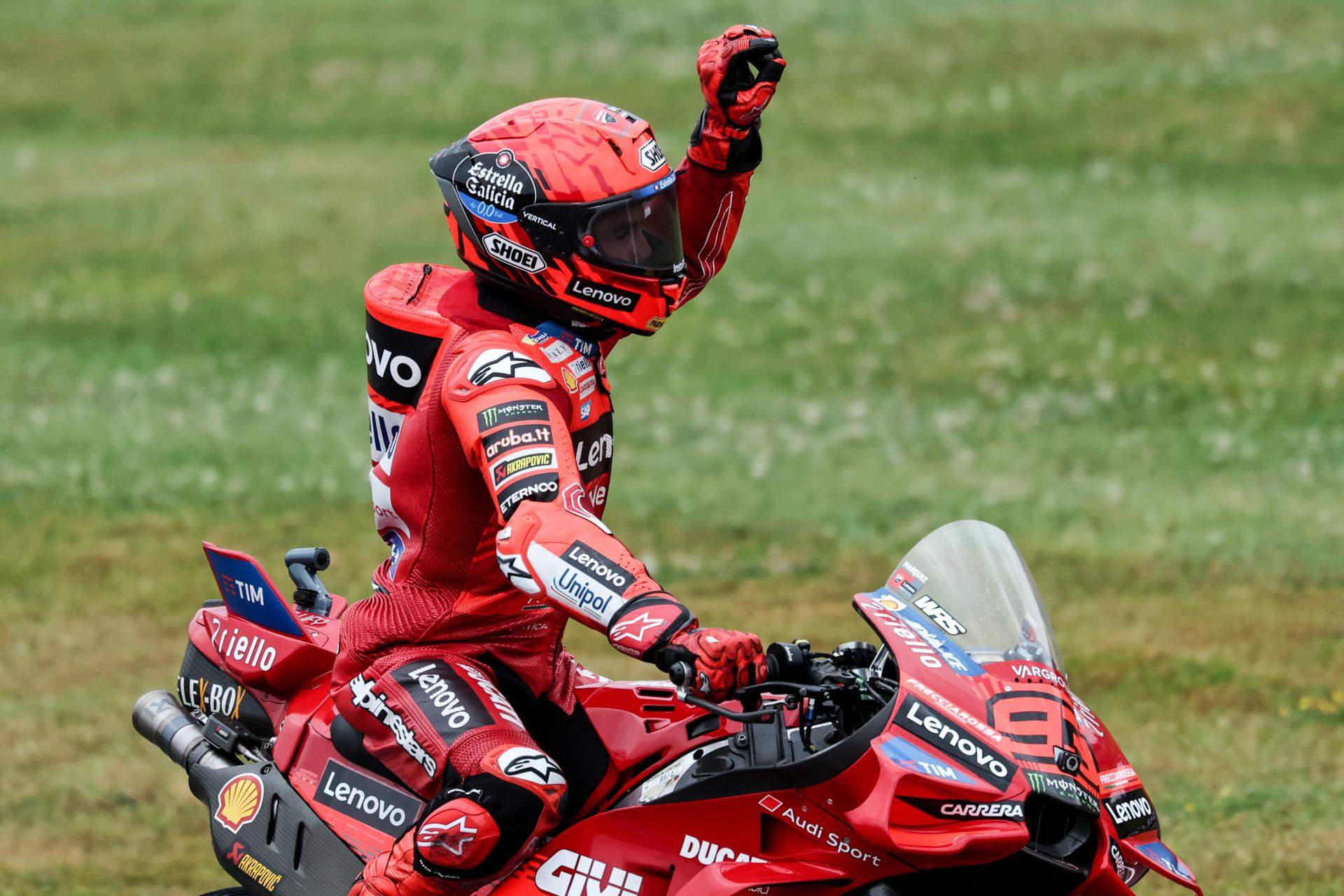 Marc Márquez domina implacable una accidentada cursa per subratllar el seu regnat a Sachsenring