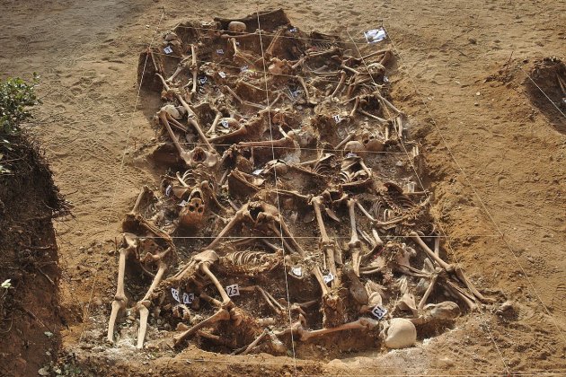 1280px Spanish Civil War   Mass grave   Estépar, Burgos Mario Modesto Mata wikipedia