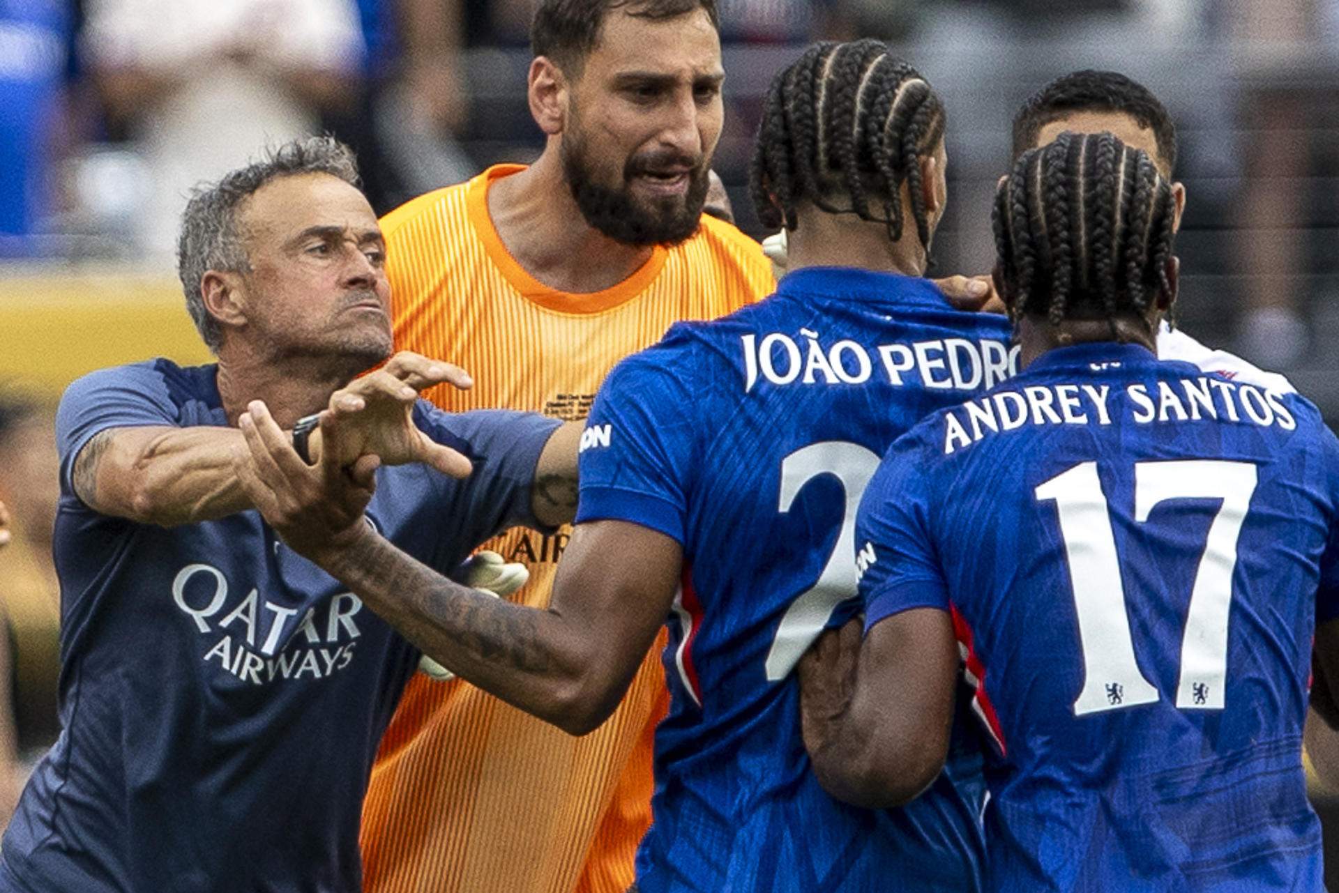 Luis Enrique pierde los papeles y agrede a un jugador del Chelsea