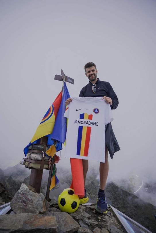 Gerard Piqué al cim del Comapedrosa / X Gerard Piqué al cim del Comapedrosa / X