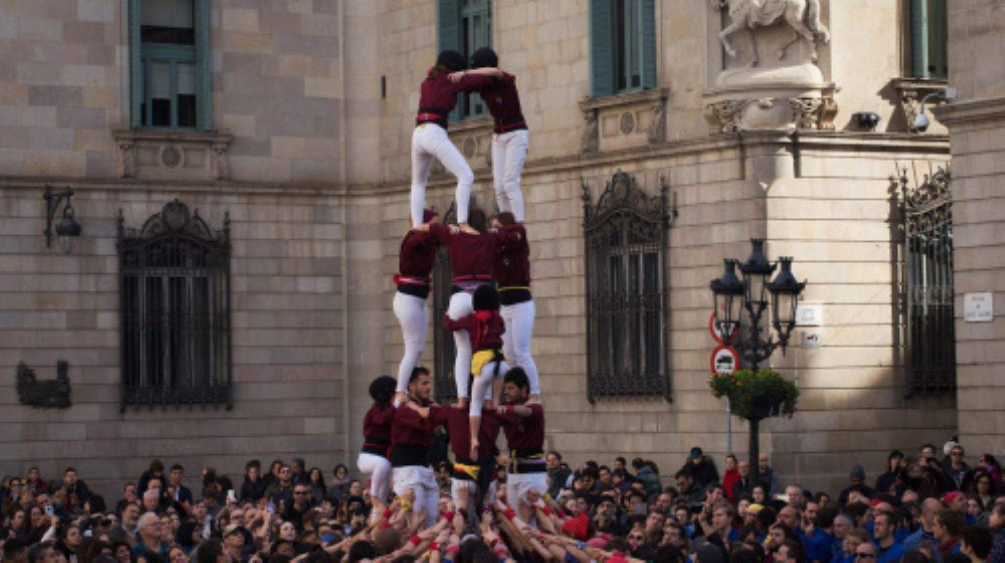 Treva als assajos sota la pluja: els Castellers de Sarrià ja tenen un espai provisional