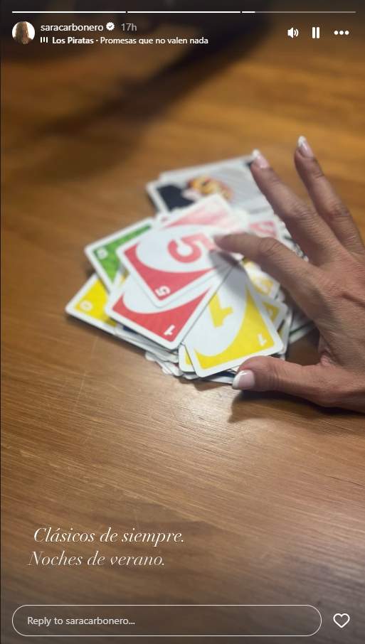 Sara Carbonero jugant a l'UNO amb els fills / Instagram Sara Carbonero jugant a l'UNO amb els fills / Instagram