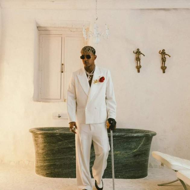 Lamine Yamal vestit de blanc per la festa dels 18 anys Instagram Lamine Yamal vestit de blanc per la festa dels 18 anys Instagram