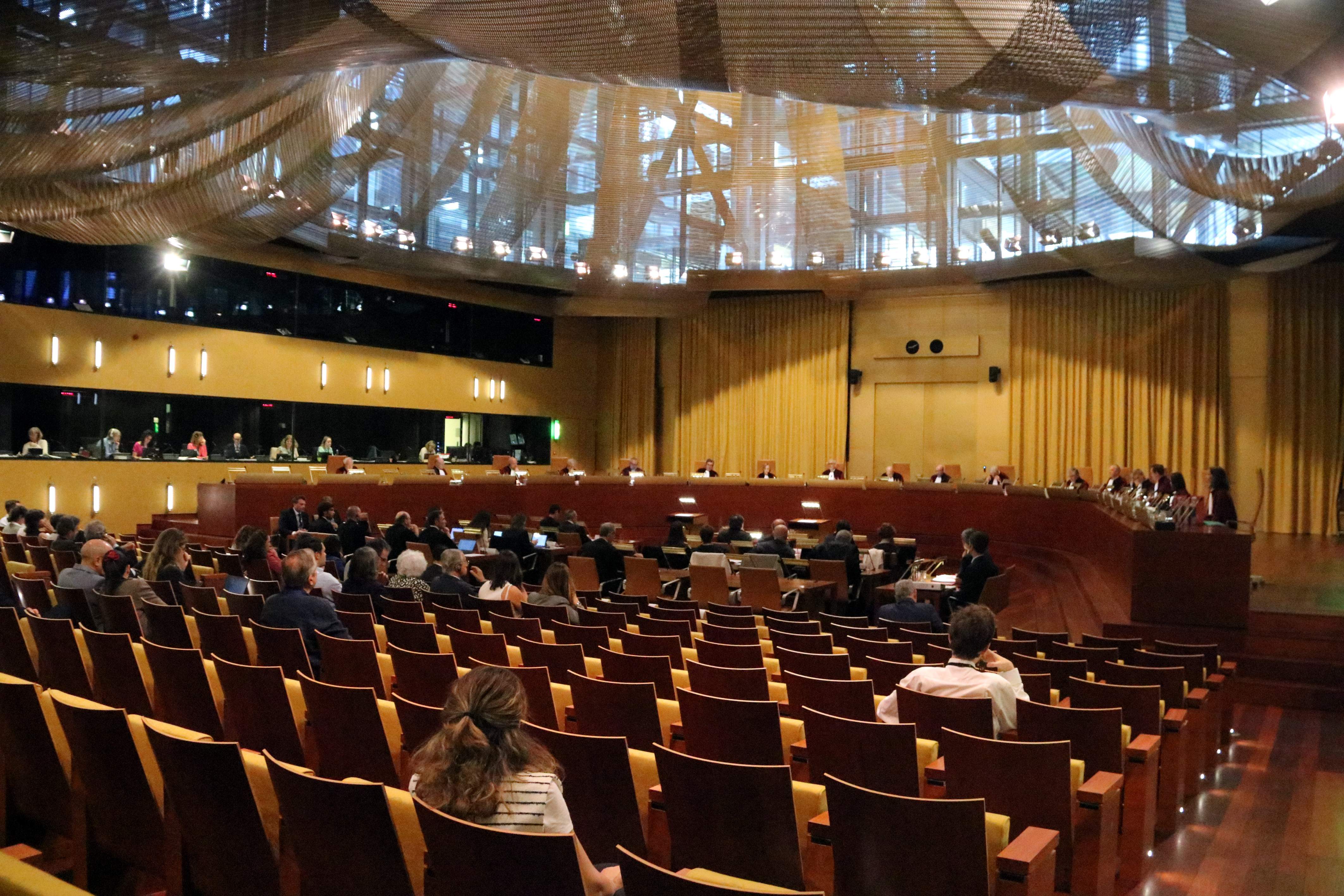 Els magistrats del TJUE marquen el territori davant del TC en la vista sobre l'amnistia a Luxemburg